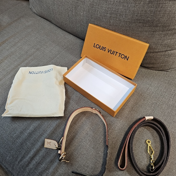 Louis Vuitton MM Monogram Dog Leash and Collar - Picture 4 of 16